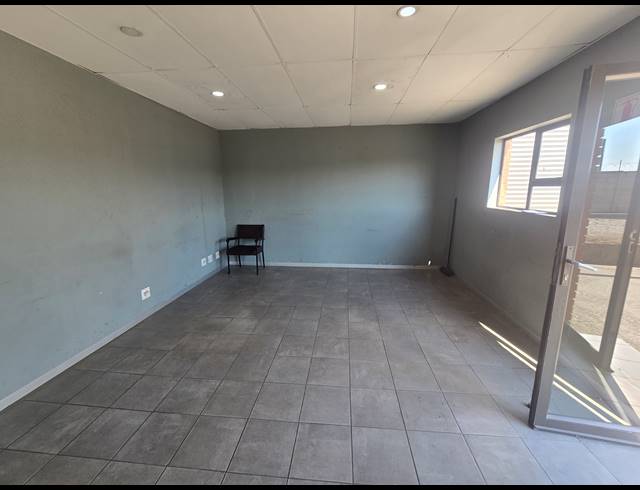 3,000M² WAREHOUSE FOR SALE IN BOKSBURG EAST